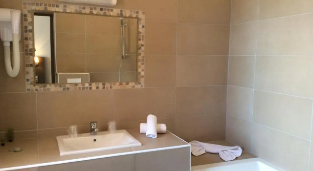 Двухместный номер Superior с видом на бассейн Hôtel Les Lentisques