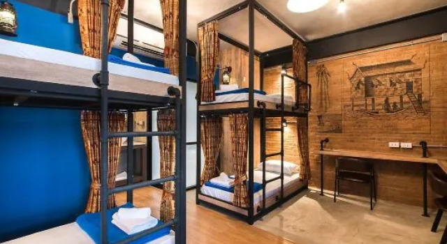 Кровать в общем номере Sri Hostel Ayutthaya