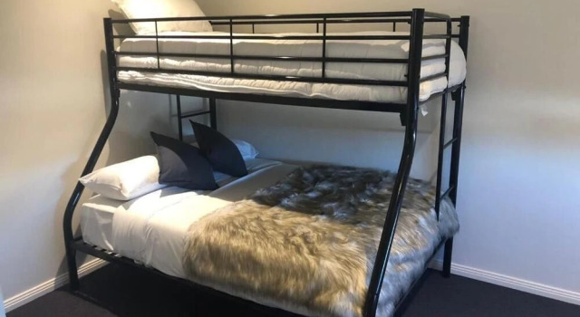 Carlton Suites, Забронировать Отель Отели Гоулбёрн с парковкой, рядом с Военный мемориал и музей Роки-Хилл   , Парковка