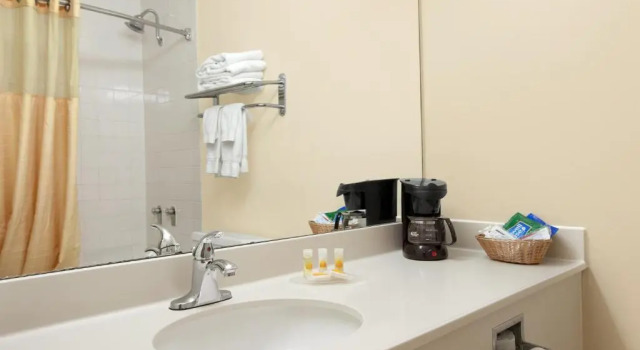 Номер Days Inn by Wyndham Columbus Airport