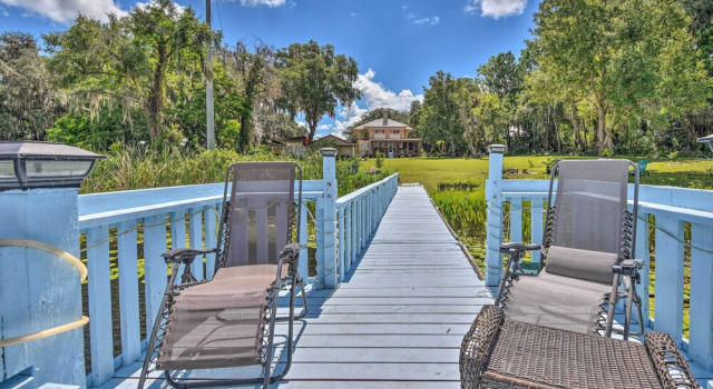 Historic Crescent City Studio - Lakefront w/ Dock!, Varaa Huoneisto Crescent City Florida