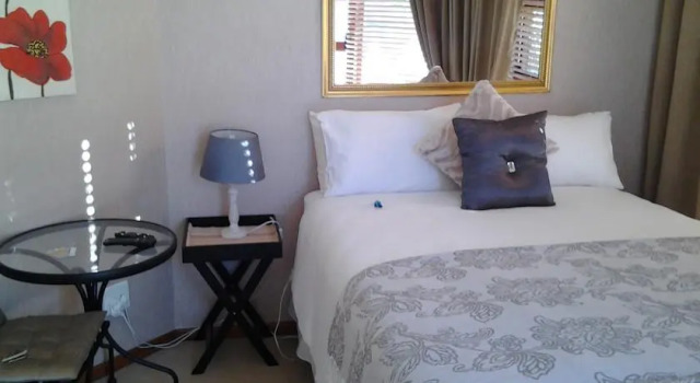 Nikella Bed and Breakfast, Buchen Sie Hotel Vredenburg Westkap