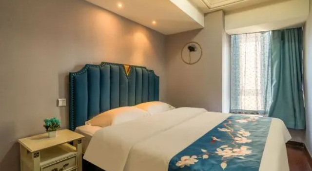 Люкс с 3 комнатами с видом на сад Sea Dream Seaview Hotel (Zhongshan Square Venice Water City)