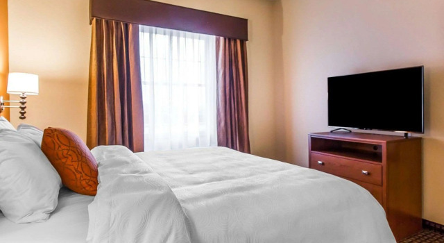 Двухместный номер Standard MainStay Suites Stanley