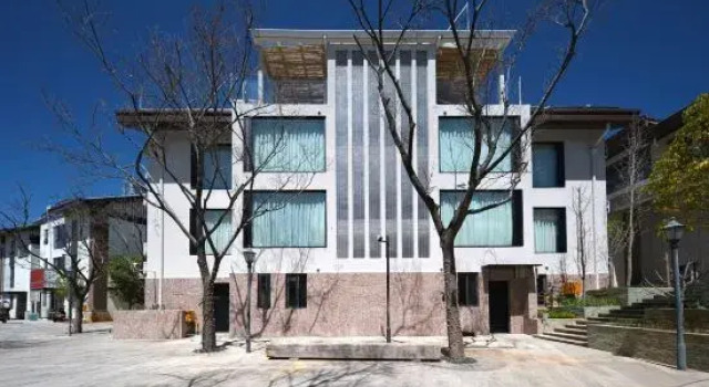 Lanxue   shiny Shanshan Chilai · Snow Mountain View Resort