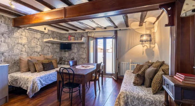 Апартаменты с балконом Apartamentos Vino Tinto y Restaurante Tomate Rosa