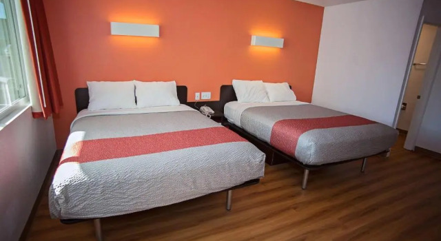 Четырёхместный номер Deluxe Motel 6-Crescent City, CA