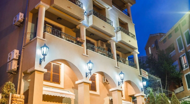Central Hotel & Restaurant