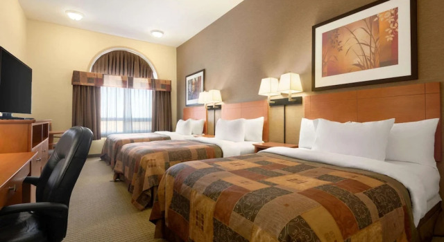 Шестиместный номер Deluxe Ramada by Wyndham Drayton Valley