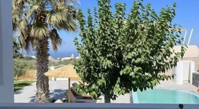 Люкс Deluxe с видом на сад Santorini Villatzio Suites