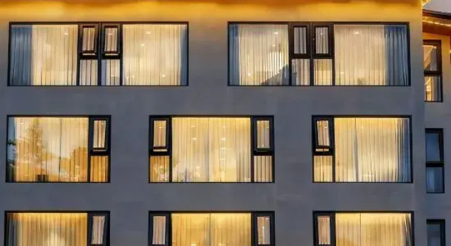 Qingsu Huajian (Libo Xiaoqikong East Gate Branch), Book Hotel Hoteller i Qiannan med parkering, Parkering