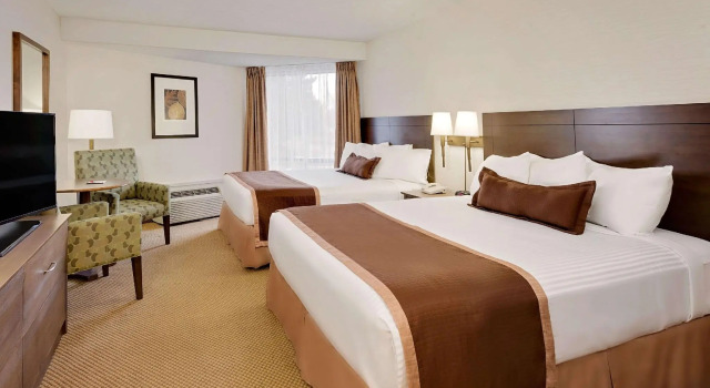 Четырёхместный номер Standard Ramada by Wyndham Kamloops