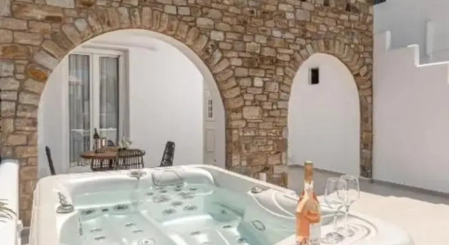 Люкс с балконом и с красивым видом из окна Almiriki Naxos Beachside Living