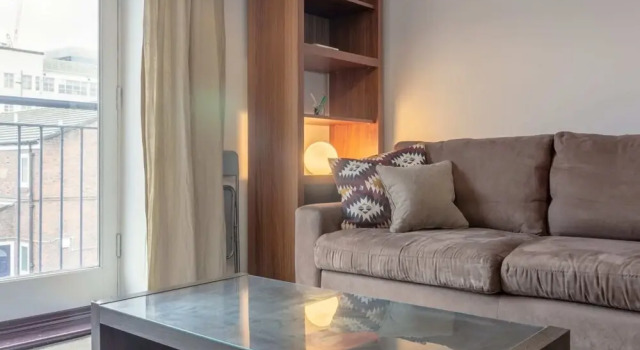2 Bedroom Apartment In Aldgate East
