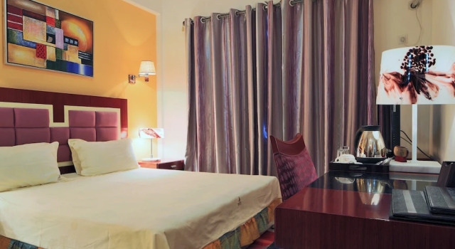 Полулюкс Hotel Roma Ritz Huambo