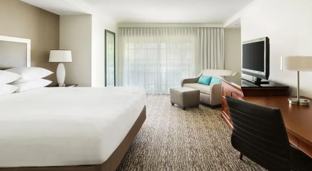 Номер с видом на залив Hyatt Regency Newport Beach