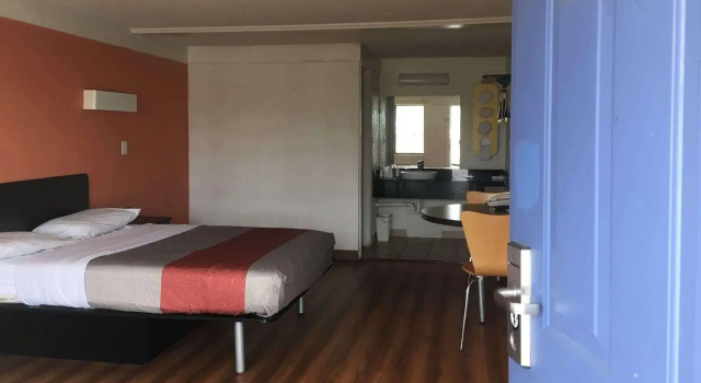 Двухместный номер Standard Motel 6 Benton Harbor