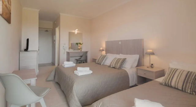 Трёхместный номер Standard с панорамным видом Hotel Varres
