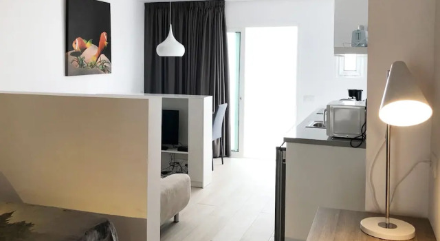Двухместный полулюкс с видом на сад Calypso Boutique Apartments