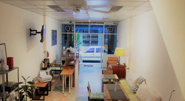 Naret Coliving - Hostel - Adults Only, Забронировать Хостел Отели Бангкока с парковкой, рядом с Спа-центр Health Land Сатхорн, Парковка