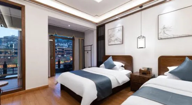 Семейный люкс с 2 комнатами с балконом и с видом на реку Muse Light Luxury River View Hostel