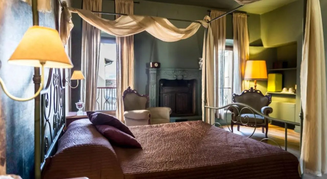 Antico Borgo B&B con SPA, Book Bed and Breakfast Hoteller i Valtenesi del Garda med parkering, Parkering