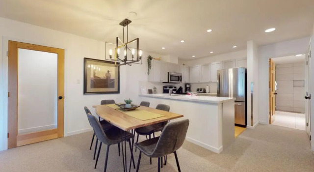 2BR GLENEAGLE - Modern Condo with Forested Views in the Benchlands, Réserver Hôtel Whistler 