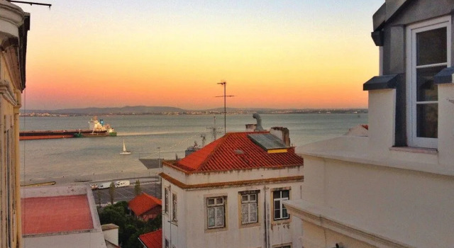Artist Studio - Alfama Old Town, Забронировать Отель Отели Лиссабона 3 звезды, рядом с Portas do Sol Belvedere, 3*