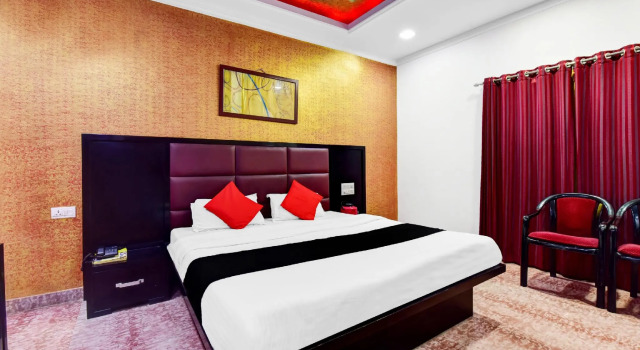 Capital O 81688 Hotel Rawat