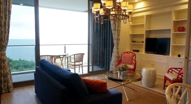 Апартаменты Baan Plai Haad Beachfront Condominium
