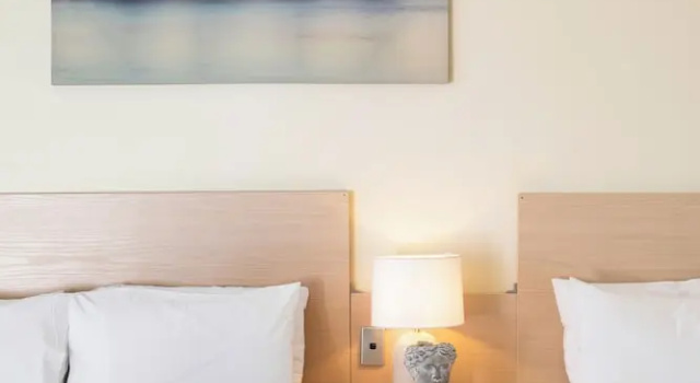 Трёхместный номер Deluxe Adelaide Granada Motor Inn