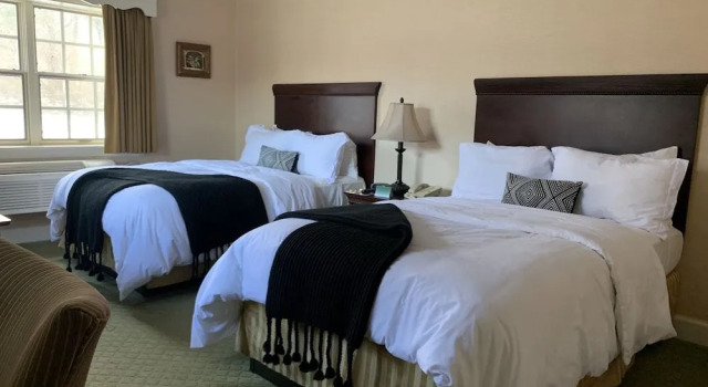 Saxon Inn, Book Hotel Alfred Station New York State