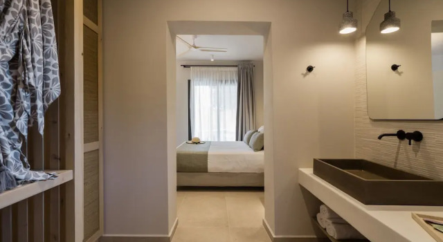 Люкс с балконом и с видом на море Topos Suites