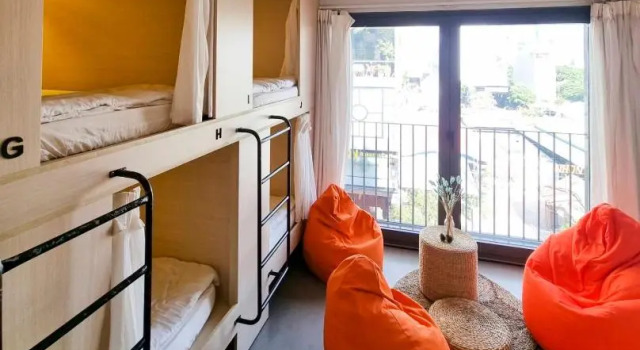 Кровать в общем номере LEMON Coffee and Homestay