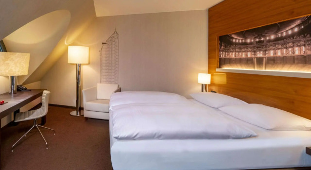 Двухместный номер Premium MÖVENPICK Hotel Hamburg City, historischer Wasserturm im Schanzenpark