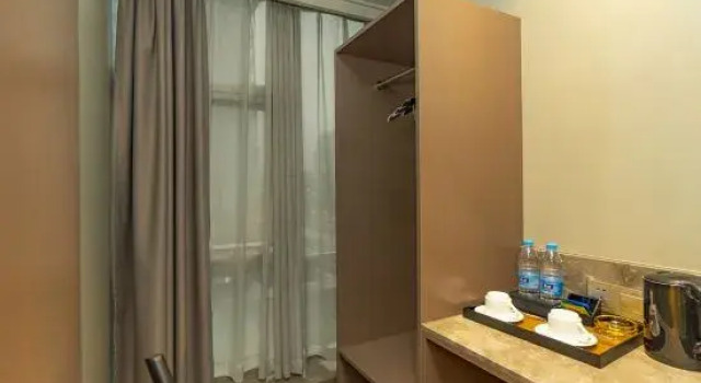 Ni Hao Hotel (Hangzhou Binjiang Longhu Tianjie Jianghan Road Subway Station)