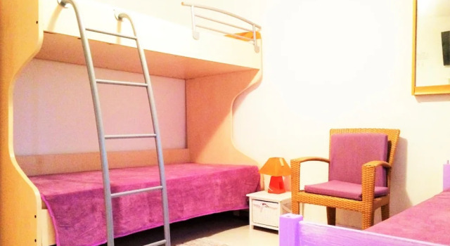 Hostel Kris, Забронировать Хостел Хвар Остров Хвар, рядом с Частный Пляж «Си Ю Румс»