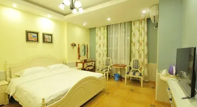 Номер Standard с 5 комнатами с балконом Zhangjiajie Highlights Guesthouse