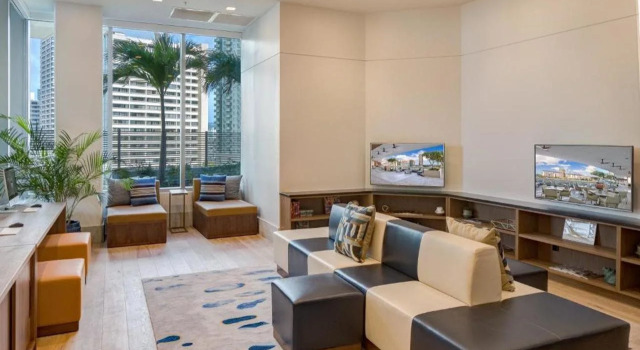 Real Select Vacations at The Ritz-Carlton Residences, Waikiki Beach, Забронировать Отель Отели Гонолулу 5 звезд, рядом с Royal Hawaiian Theater Legends in Concert Waikiki, 5*