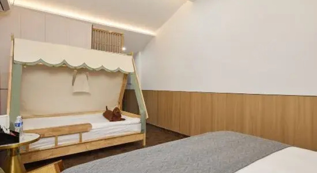 Люкс с 6 комнатами Floral Hotel·Liangqi Hotel (Chaozhou Ancient Town Pai Fang Street Store)