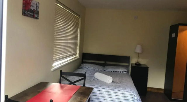 Studio-1-Staines/Heathrow/London-own entrance, Забронировать Отель Отели Большого Лондона с парковкой, Парковка