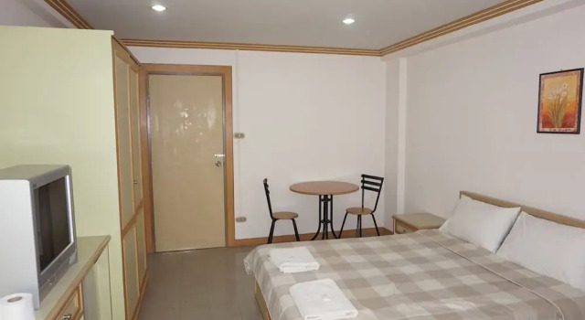 Номер Superior с балконом M In Korat Service Apartment