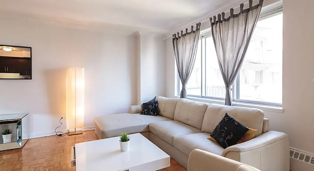 Pristine 2BR with gym in Posh Downtown, Rezervovat Hotel Montreal Quebec