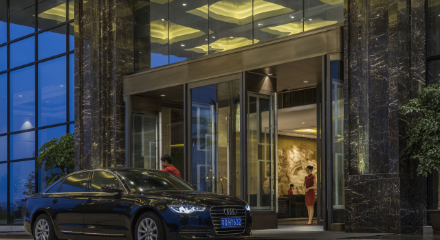 HUALUXE Hotels & Resorts Yangjiang City Center by IHG