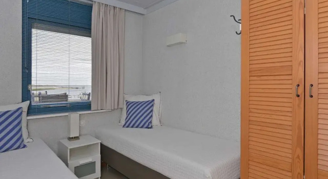 Modern Furnished Detached Bungalow, Located on the Marina, Book Vacation Home Kamperland 