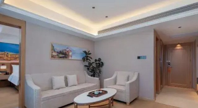 Люкс Deluxe Vienna Hotel (Dali Erhai Railway Station Wanda Branch)