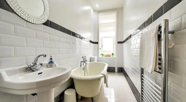 Апартаменты Spacious, Modern Apt, close to GLA Airport