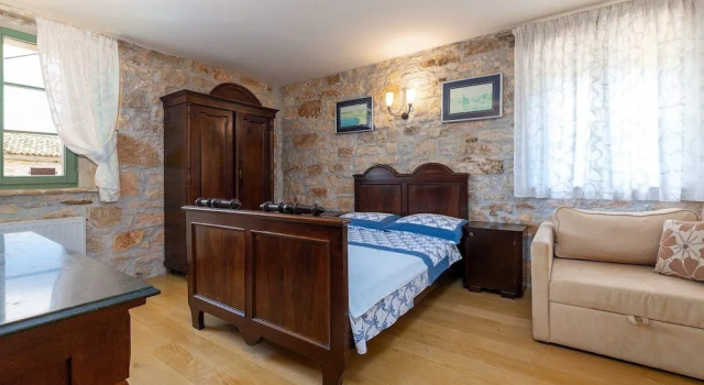 Villa Rosini, Đặt Biệt thự Nhà tranh ở Perci, Nhà tranh