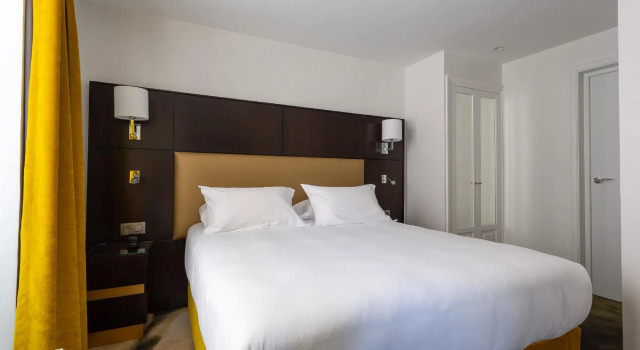 Двухместный номер Superior Logis Hôtel 15 Montparnasse