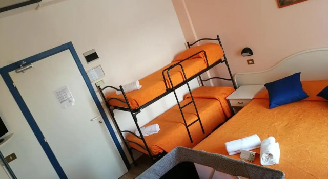 Семейный номер Standard с балконом Hotel Tivoli